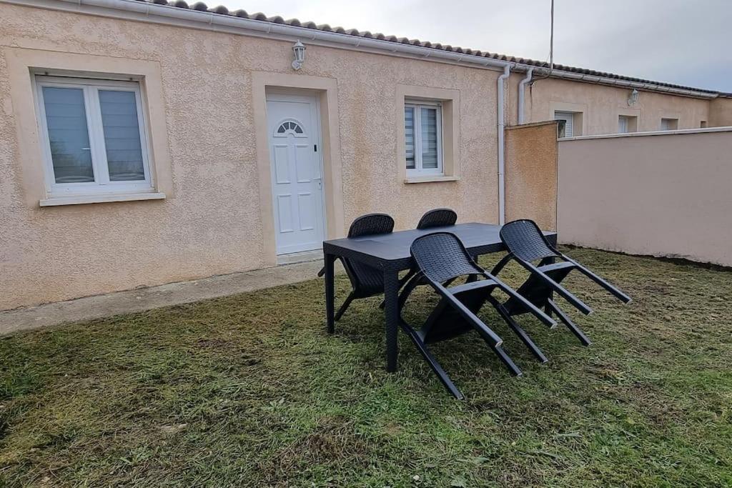 Saint-Seurin-sur-l'Isle Belle Maison Climatisee Renovee Pac-Man Entre Collegues, Amis, Famille - Barbecue - Netflix - Prime - Baby Foot 50Cts מראה חיצוני תמונה