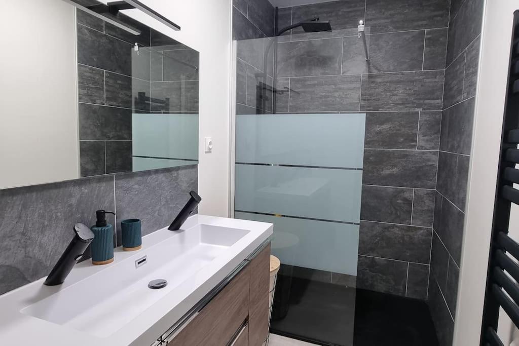 Saint-Seurin-sur-l'Isle Belle Maison Climatisee Renovee Pac-Man Entre Collegues, Amis, Famille - Barbecue - Netflix - Prime - Baby Foot 50Cts מראה חיצוני תמונה
