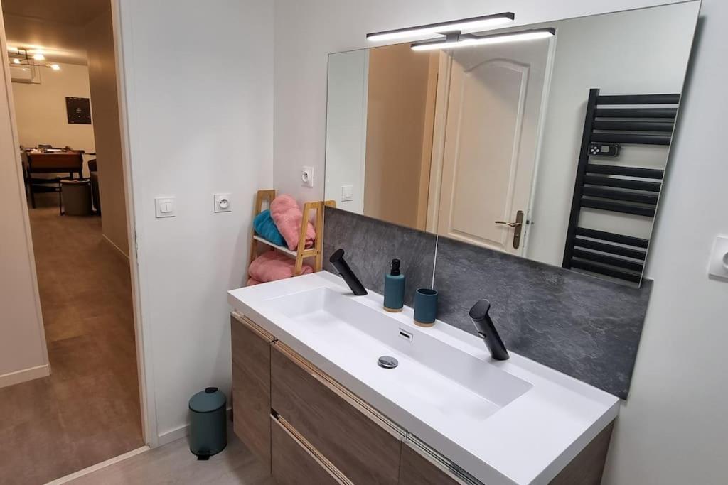 Saint-Seurin-sur-l'Isle Belle Maison Climatisee Renovee Pac-Man Entre Collegues, Amis, Famille - Barbecue - Netflix - Prime - Baby Foot 50Cts מראה חיצוני תמונה